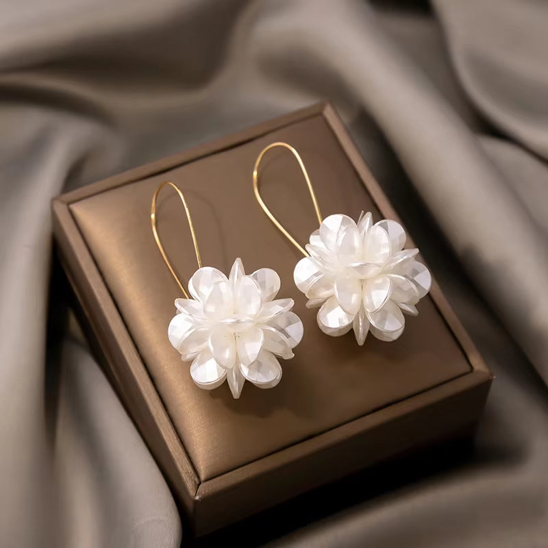 Korean Style Shell Dangle Earrings – White Crystal Zircon Flower Drop Earrings for Women, Elegant Bridal & Party Jewelry Accessories