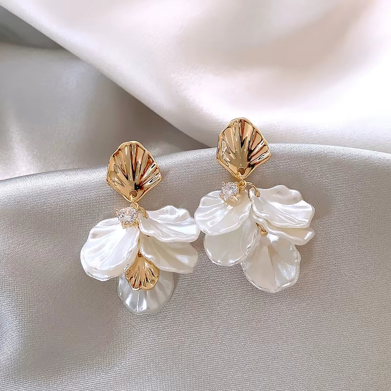 Korean Style Shell Dangle Earrings – White Crystal Zircon Flower Drop Earrings for Women, Elegant Bridal & Party Jewelry Accessories