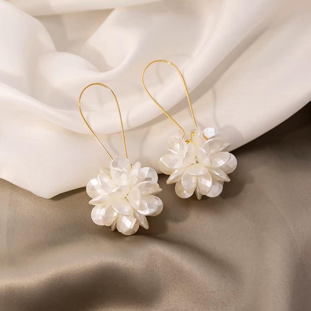 Korean Style Shell Dangle Earrings – White Crystal Zircon Flower Drop Earrings for Women, Elegant Bridal & Party Jewelry Accessories