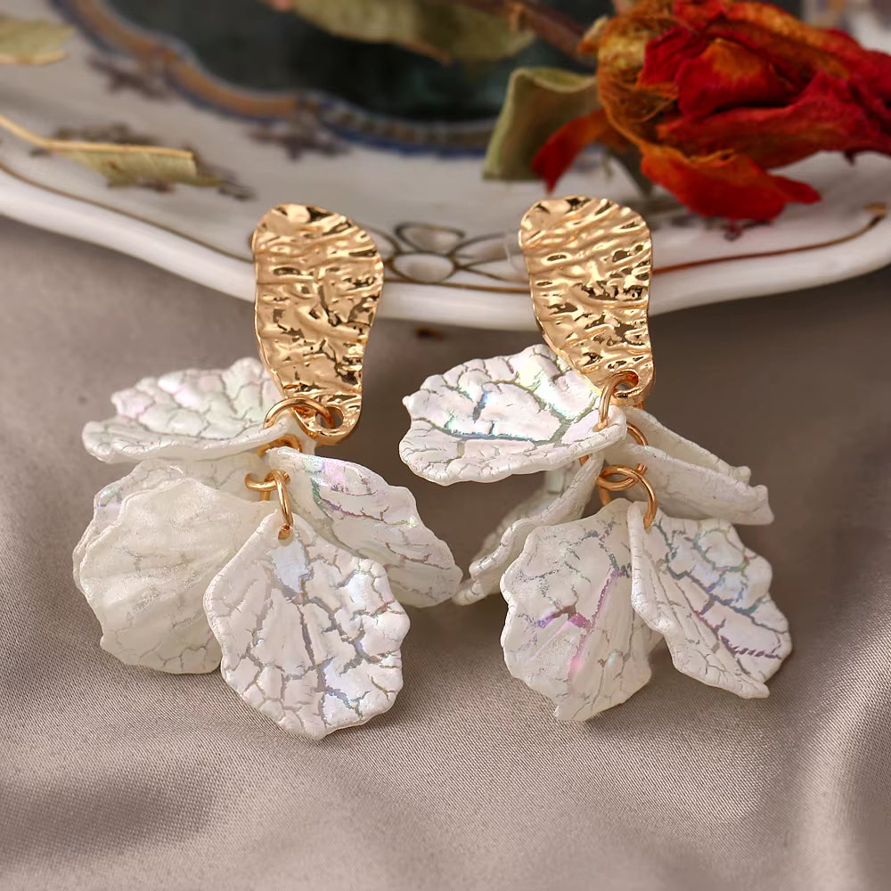 Korean Style Shell Dangle Earrings – White Crystal Zircon Flower Drop Earrings for Women, Elegant Bridal & Party Jewelry Accessories